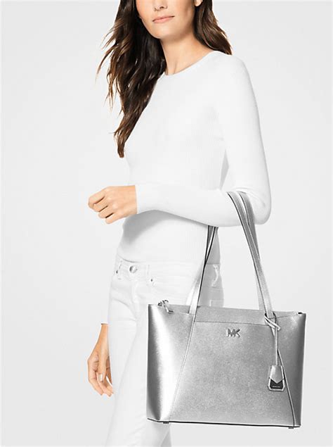 Maddie Medium Crossgrain Leather Tote Bag .